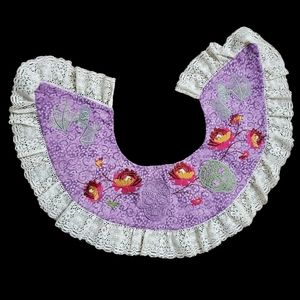 Collar with bat flower embroidery